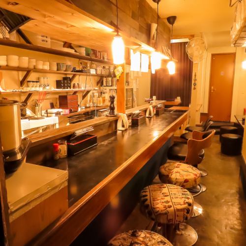 ひとり飲みからOK！様々なお席をご用意しております！