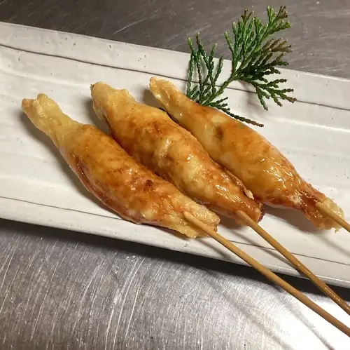 揚げ鶏皮ギョーザ（3本）