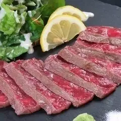 赤牛の炙り刺し