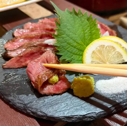 赤牛の炙り刺し
