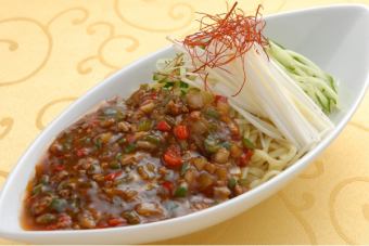 ・牛ばら肉の醤油煮込み、牛肉の四川風香味炒め