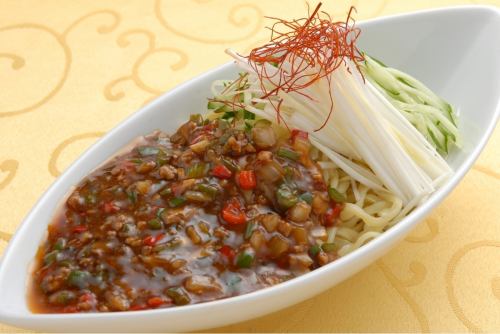 ・牛ばら肉の醤油煮込み、牛肉の四川風香味炒め
