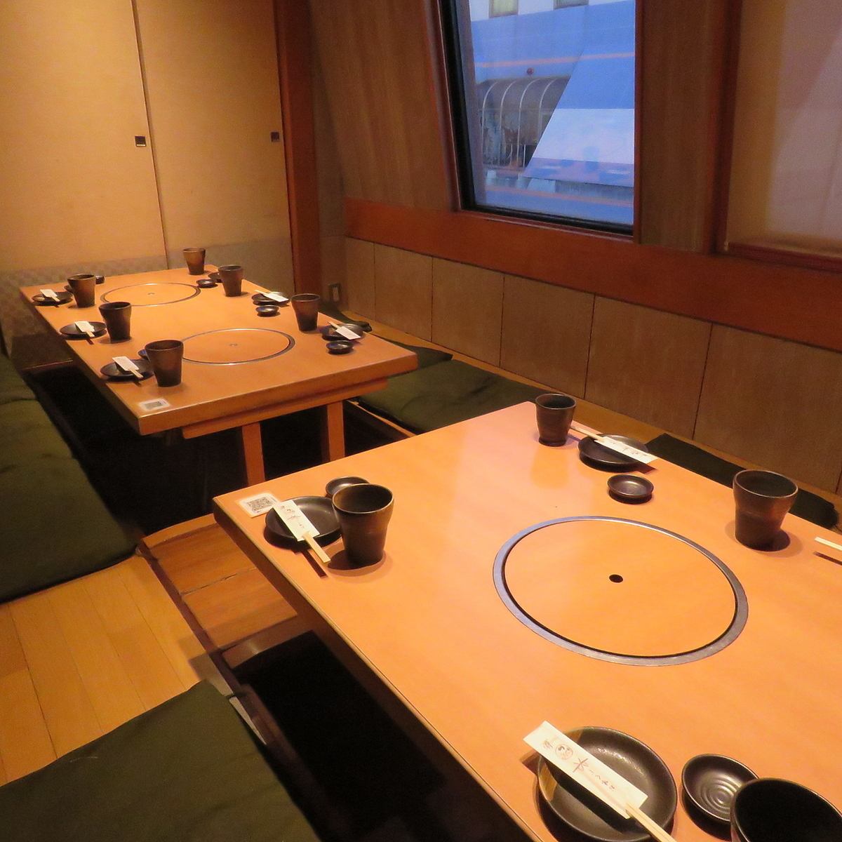 We can prepare a private room according to the number of people, so please feel free to contact us.