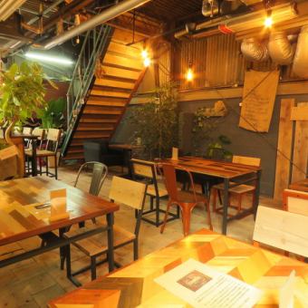 There are 3 tables for 4 people.A 14-minute walk from Hirano Station and Kitsureki Station.We have 3 parking lots ♪