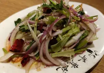 玉ねぎとパクチーの和え物