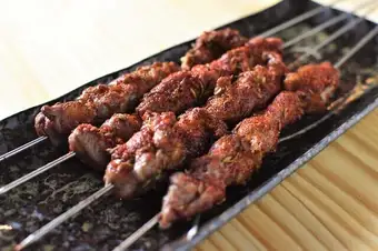 ラム肉の串焼き(2本)