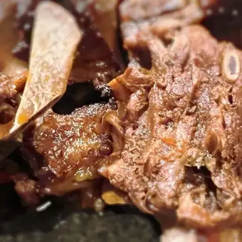 羊の背骨の醤油煮込み