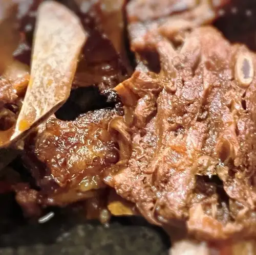 羊の背骨の醤油煮込み