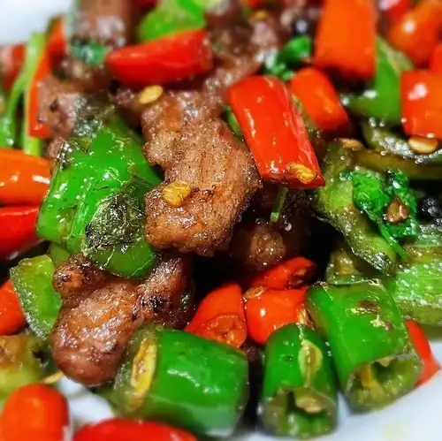 羊肉と唐辛子の辛み炒め(超辛い)