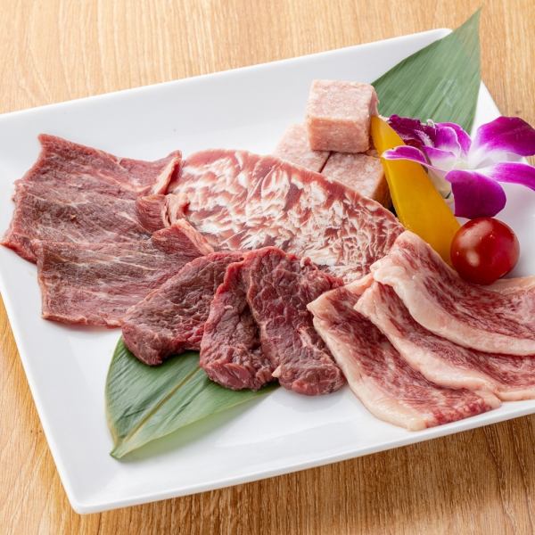 Luxuriously serve Wagyu beef on an iron plate ♪ The popular all-you-can-eat and drink banquet course is available from 3500 yen !!