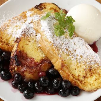 French toast homemade berry sauce