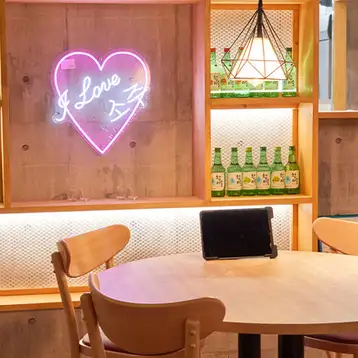 清潔感溢れる広々とした店内で韓国料理をお楽しみいただけます♪