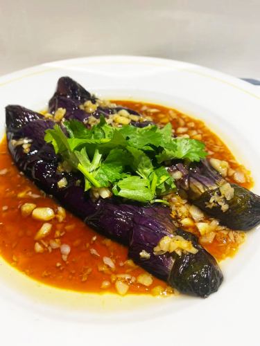 Fried eggplant with garlic sauce