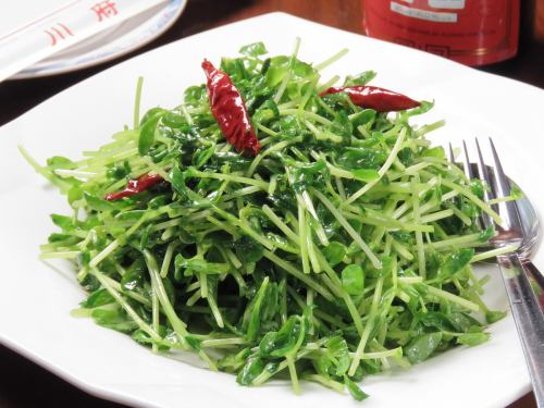Stir-fried soybean sprouts with salt
