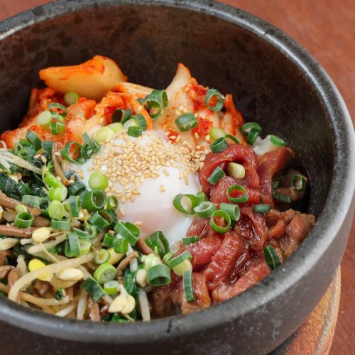 馬肉韃靼石烤拌飯