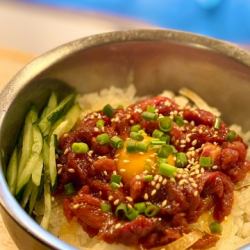 馬肉ユッケ丼