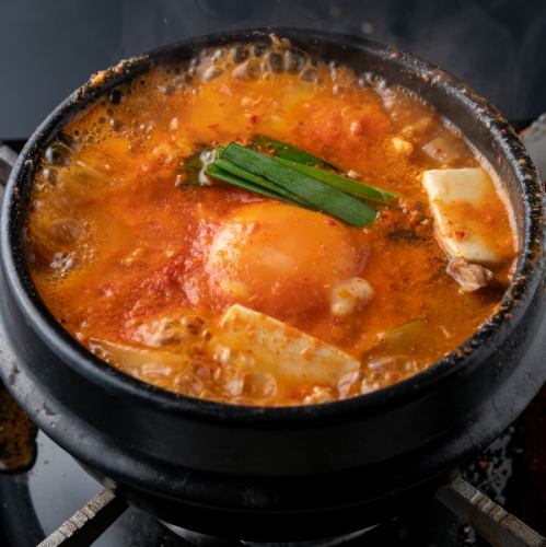 受歡迎的 jjigae 午餐