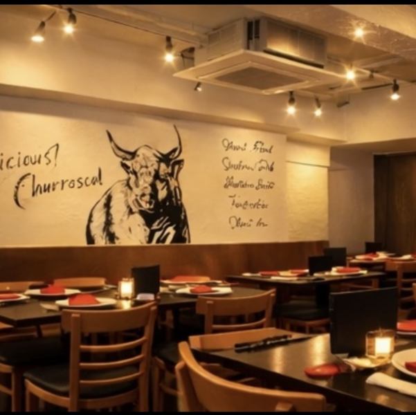 接待・デート利用・記念日利用など、お客様ごとの席間隔や、来店状況でご案内テーブルを配慮いたします。外苑前周辺でおしゃれなビアレストラン《ALEGRIA》3名様以上や５~６名様の中規模利用、団体様のご利用も大歓迎♪各種企業パーティーやウエディングの二次会にもお店を貸切ご相談も◎