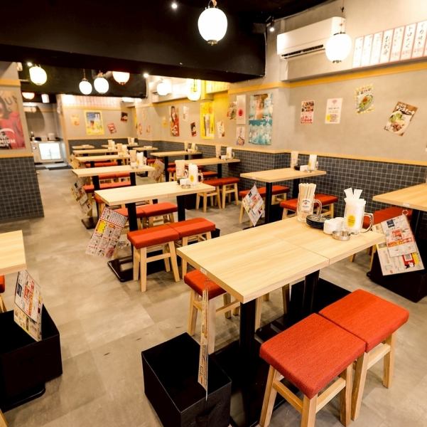 フロア貸切最大100名迄●昭和感溢れるノスタルジックな店内●昭和レトロな店内は、インテリアにもこだわっています。≪昔ながらの大衆居酒屋≫の雰囲気は、誰でも立ち寄りやすい居心地のいい空間です。