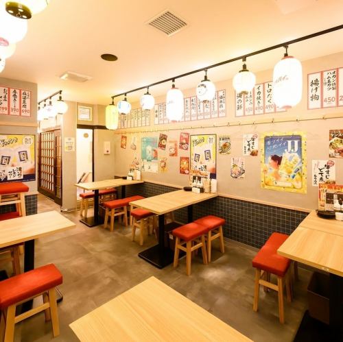 <p>フロア貸切最大100名迄●昭和感溢れるノスタルジックな店内●昭和レトロな店内は、インテリアにもこだわっています。≪昔ながらの大衆居酒屋≫の雰囲気は、誰でも立ち寄りやすい居心地のいい空間です。</p>