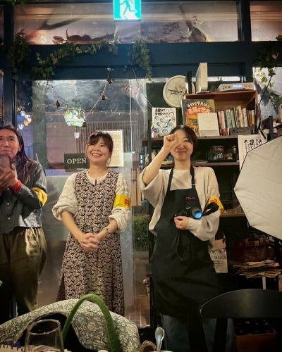 親愛的 Ee Masala 粉絲們，💌 12 月 30 日是 Ee Masala 年終派對！

無論你是否在店裡工作，我們都不能錯過在2025年末與大家聚會的機會！所以我們正在籌備一場E-Masala年末派對😃 如果你想和大家聚聚，認識新朋友，歡迎來參加👍

今天是最後一天，所以我們大致完成吧😘
這只是個聚會，大家聊聊天、吃吃喝喝（年終派對）🍻

我們所有的菜餚都是自製的，所以我們鼓勵您盡情享用易腐食品和飲品，這也有助於保持我們冰箱的清潔！我們希望在新的一年實現零食物浪費🌏🫶

如果你認為自己是 E-Masala 的常客，請來吧！

~~-~~~~~~-~~~~~~-~~~~~

E-Masala 2025 年終派對🎉

日期和時間：12月30日（星期二）晚上7:00
費用：每人飲品+餐 2,200日圓
申請方式：請發送私訊或LINE官方訊息告知我們您將參與。

您可以早點來，早點入場。
*最後點餐時間為晚上8點
飲料還沒決定，哈哈

~~-~~~~~~-~~~~~~-~~~~~

2025年真是轉眼就過去了。
但今年也很有趣！我們今年剩下的時間還有更多活動計劃，希望您有空的時候能加入我們🎅 非常感謝大家這一年的支持✨

12月30日（一年中的最後一天）正常營業時間
12月30日（星期二）11:30-15:00，17:00-20:00（略早）