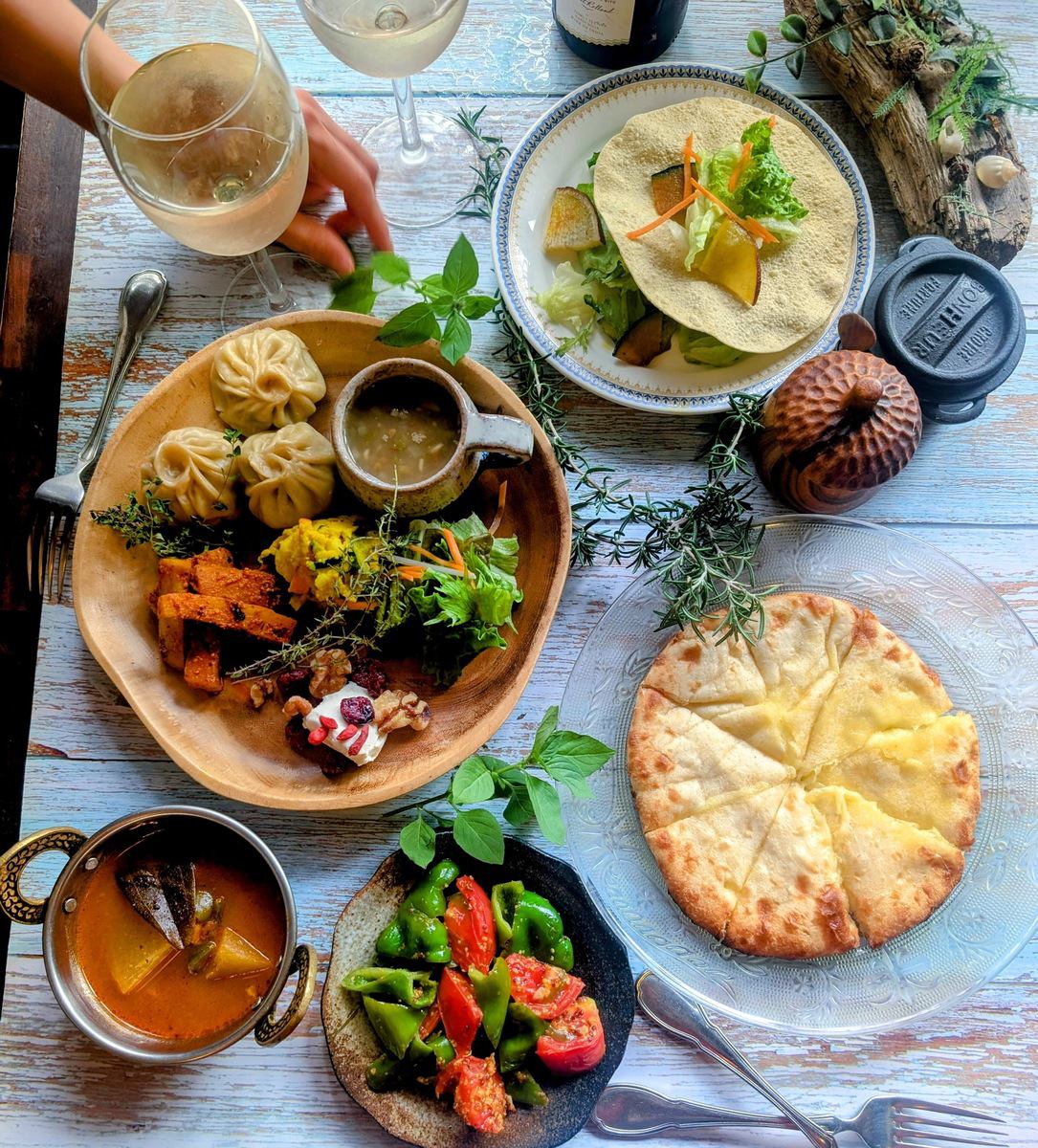 The spiced small plate dishes are priced at 450 yen and 580 yen, with plenty of options available.All of our spiced snacks, perfect for pairing with alcohol, are homemade.