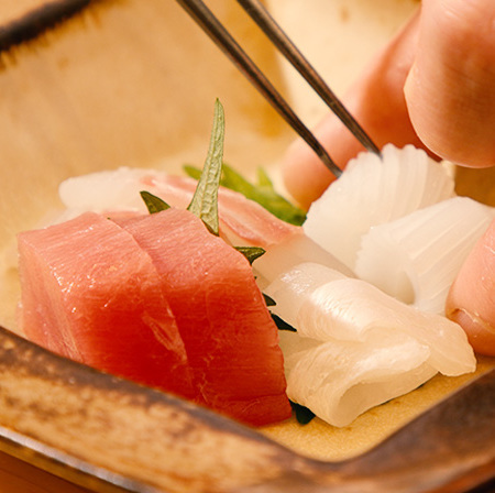旬の食材を活かす日本料理を、完全予約制でゆったり楽しめます。