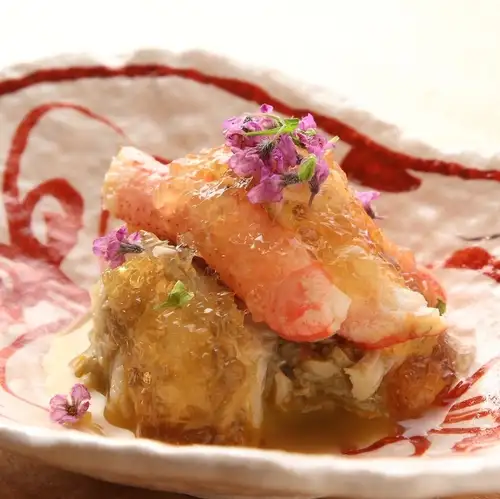 A commitment to colorful Japanese cuisine that makes the most of seasonal ingredients.