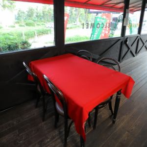 Very popular terrace seats.It is very popular because you can bring your dog with you ♪ Please relax in the park in front of you and the fresh air outside ♪