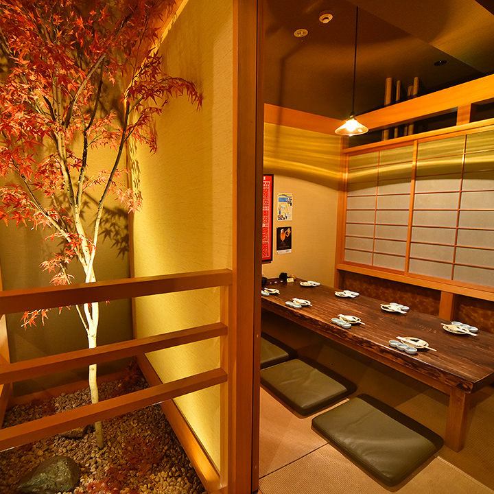 Even if you are two people, we will guide you to this four-person private room! Specialties are horse sashimi and motsunabe.