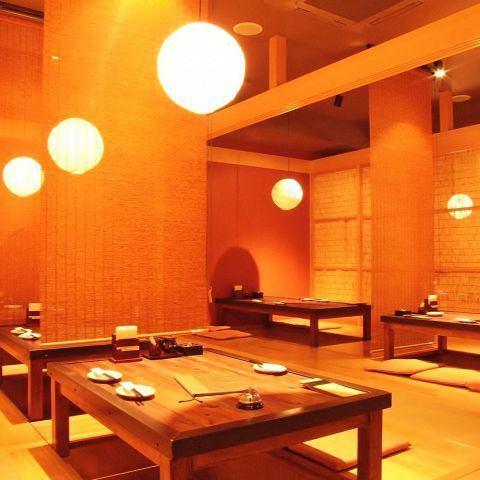 The interior of the restaurant has plenty of room for a relaxing banquet.Private rooms and tatami rooms are also available♪