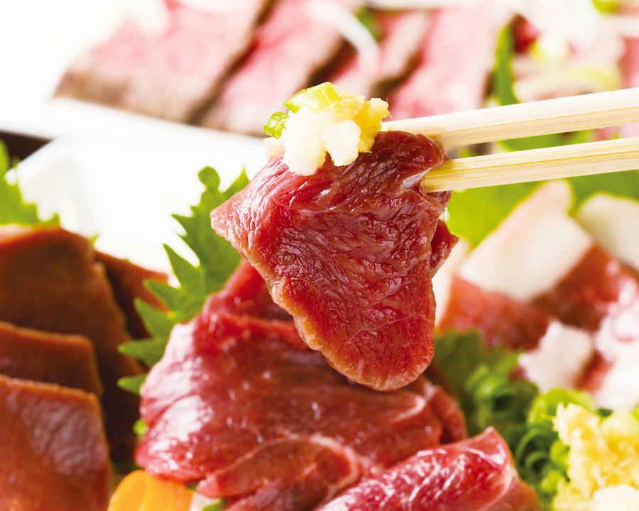 Enjoy a quick drink after work! We offer a selection of exquisite dishes.