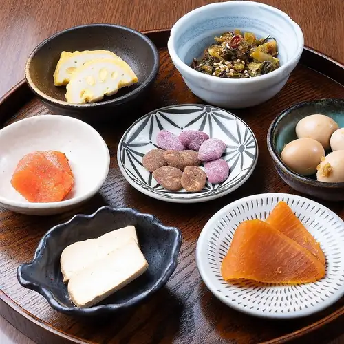 くすお自慢のだれやめ 焼酎がすすむ肴盛り