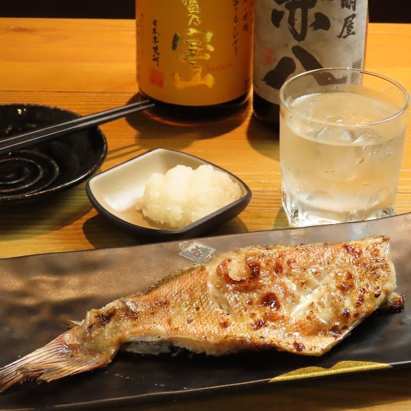 [We also have plenty of sake and shochu that go well with seafood]