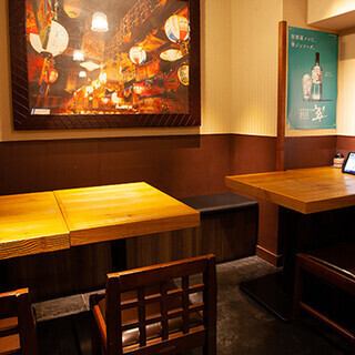 ご家族でのお食事にも◎4名様までご着席いただけるテーブルのお席です。