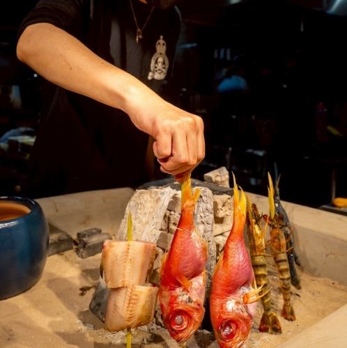 눈앞에서 구워내는 라이브감! 고소한 로바타 구이.