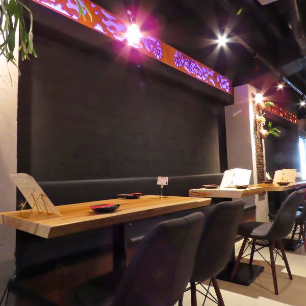 国分町で大人の隠れ家をお探しなら当店へ。木の温もりとモダンな照明が織りなす落ち着いた空間で、旬の食材を使ったこだわりの料理と豊富な地酒をご堪能ください。デートや女子会、仕事帰りの一杯にも最適です。