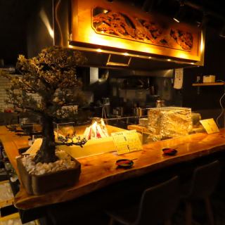 目の前での調理を見ながら楽しめる迫力満点のカウンター席