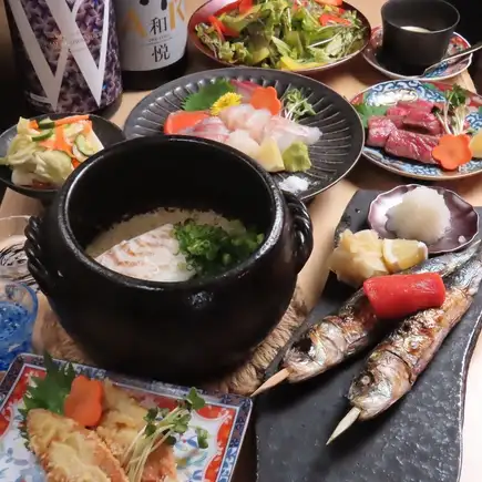 Our most popular choice: 9-course meal including all-you-can-drink selected sake, our signature robatayaki (charcoal-grilled food), and freshly cooked rice in an earthenware pot, all for 6000 yen (tax included).
