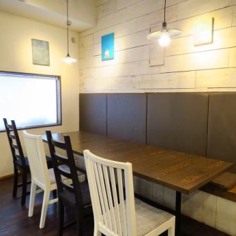 The entire restaurant can be reserved for a minimum of 4 people! It can accommodate up to 12 people, so please enjoy it in a private space with a small number of people.