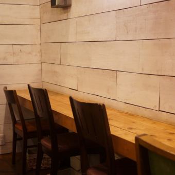 Even one person is welcome! We have counter seats where you can relax.