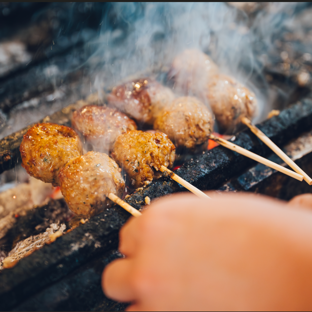炭火の香りとジューシーな焼きとん・焼鳥で宴会も大盛り上がり！