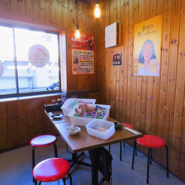 【お子様連れも大歓迎！！】テーブルや椅子を自由に動かせるので、ベビーカーのまま席に着きゆったり食事が楽しめます。さらにお子様にはおもちゃや飴のプレゼントもご用意しているので、家族での休日利用や小さなお子様との食事も安心してお楽しみください。