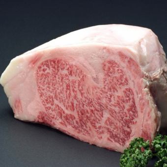 The ultimate ``Celebrity Course'', which makes the most of the flavor of Kuroge Wagyu beef, costs 9,000 yen (all-you-can-drink included).