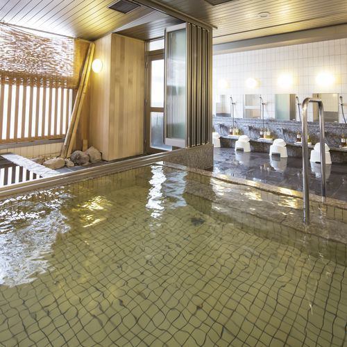 [Hotel accommodation] There is also a semi-open-air bath at the front desk when staying.