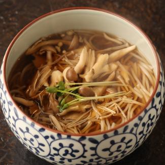 3種のきのこ蕎麦