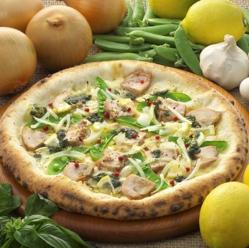 Savor pasta and limited pizza lunch 2,200 yen (tax included)