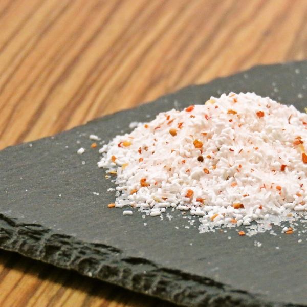 秘製鹽和秘製醬料一般由30多年製成。進一步增強了材料的口感。