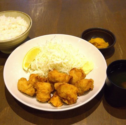 ボリューム満点選べる定食でお昼から大満足♪