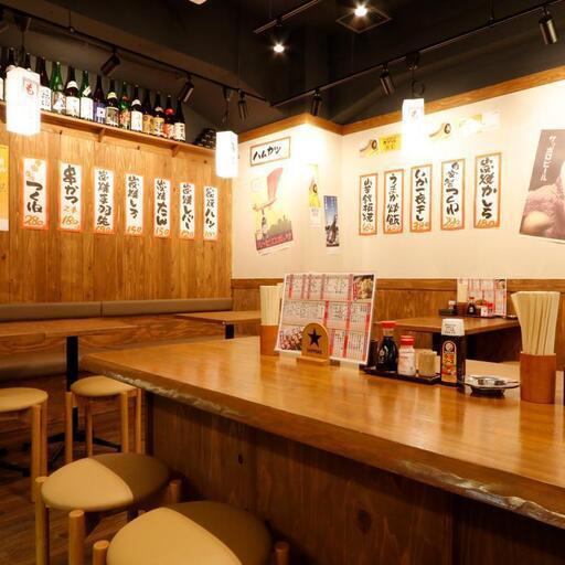 【お仕事帰りの飲み会・サクッと1人飲みも♪】茅場町駅から徒歩2分とアクセス抜群の「日本橋角吉茅場町」、ゆったり座れるテーブル席からお一人様も気軽にご利用頂けるカウンター席もございます。お仲間との飲み会や会社帰りの食事、ゆっくり過ごしたいランチタイムにもぴったりです。是非気軽にご来店ください。